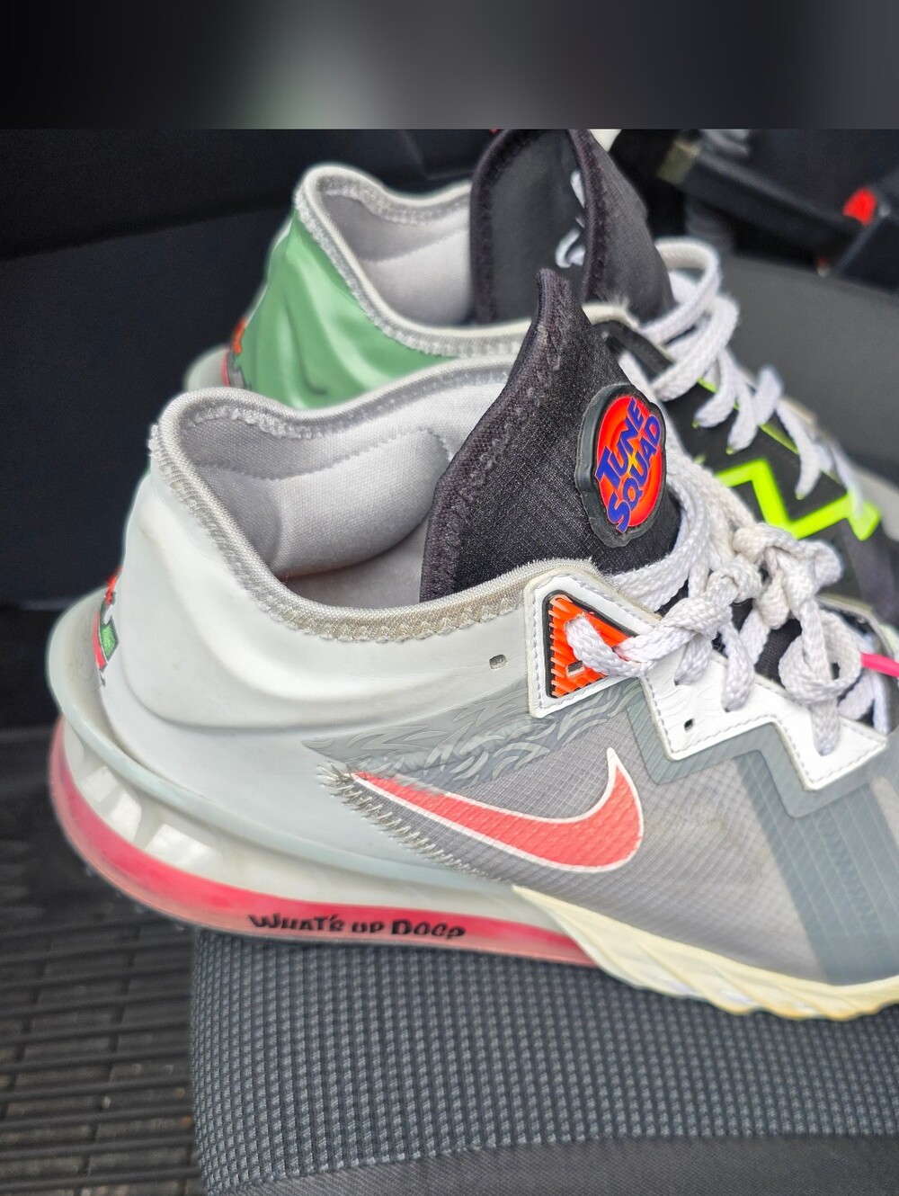 Nike LeBron 18 Low x Space Jam "Bugs vs Marvin" Size 10.5. No box. Good cond.